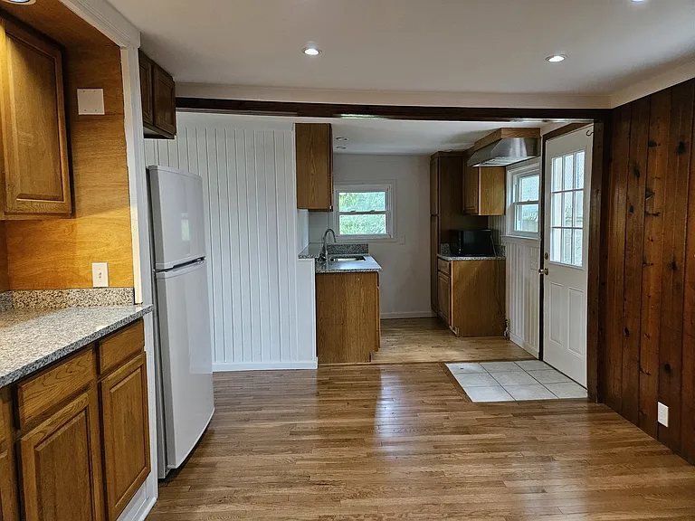 16 Riverview St — Photo 4