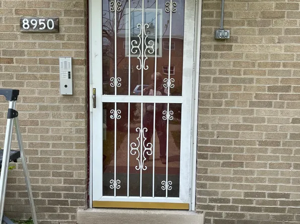 8950 Bronx Ave, Skokie, IL 60077