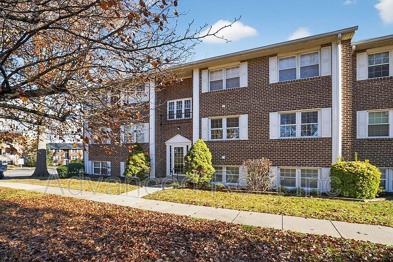 1st image of 211 Crocker Dr APT D