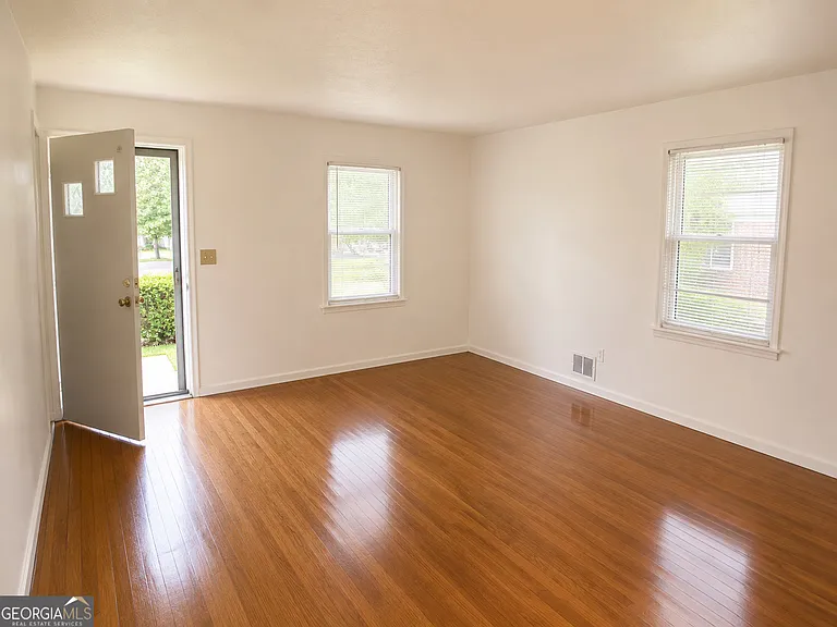 3543 Meadowview Ct — Photo 8