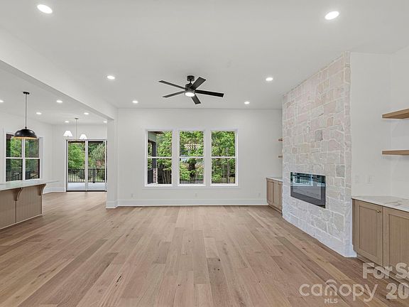 5th image of 7701 Willowdale Dr
