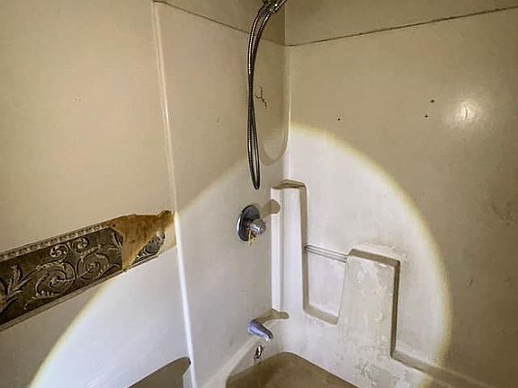 5th image of 319 W Corbin St
