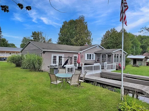 1000 Woodland Dr, Sylvan Beach, NY 13308