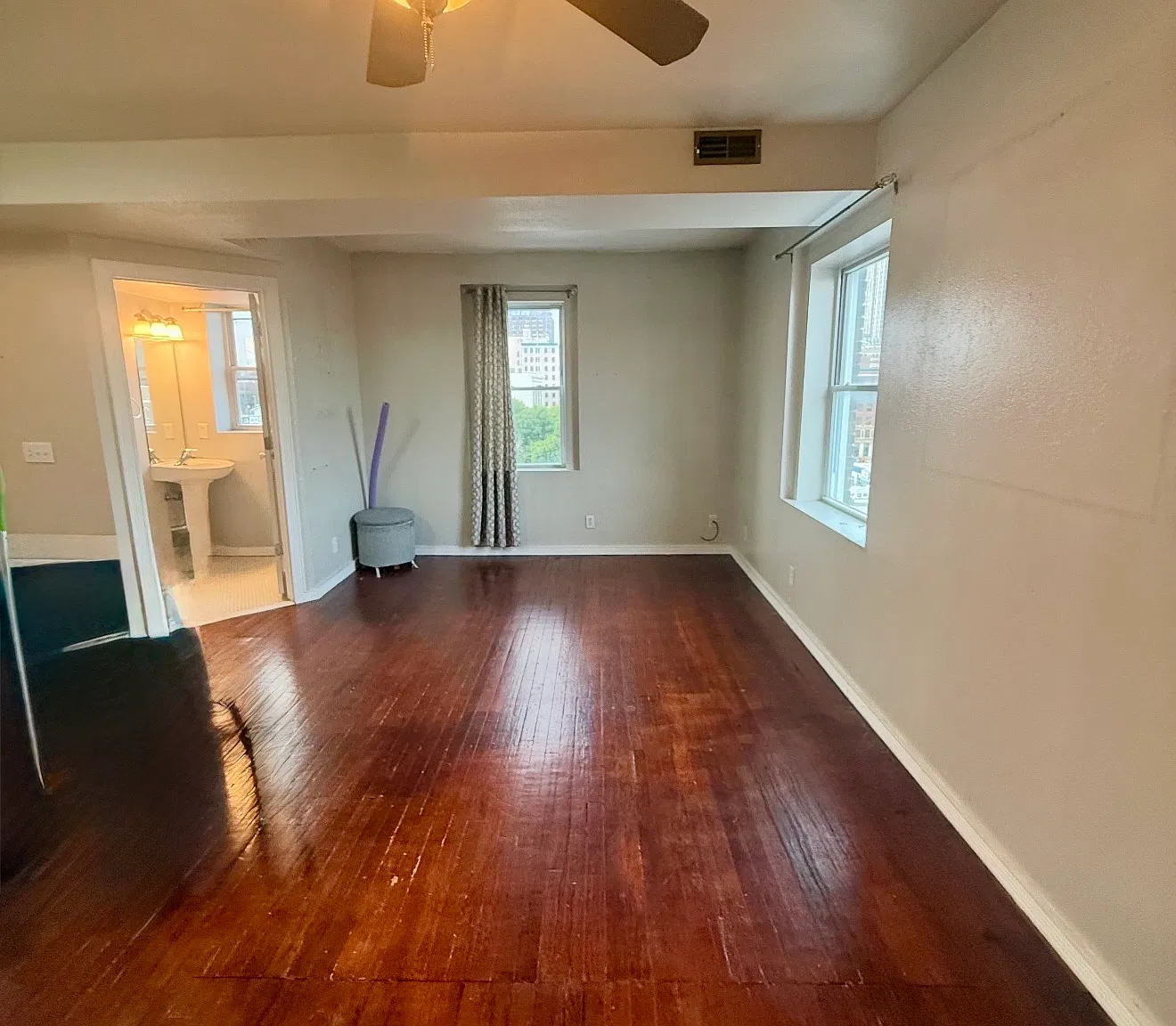 1 bed, 768 sqft, $1,050 — Photo 3