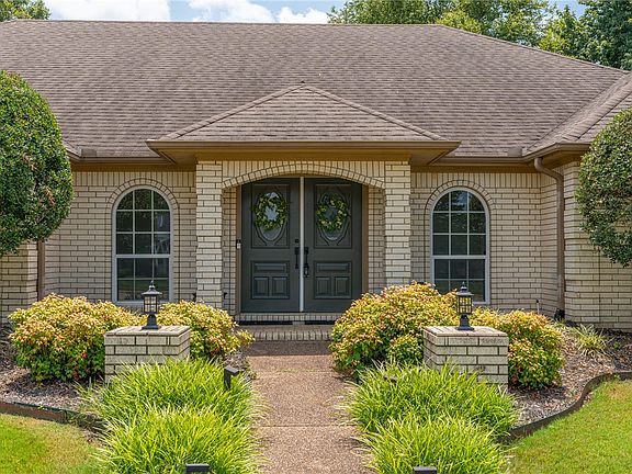 2nd image of 2412 Fianna Way
