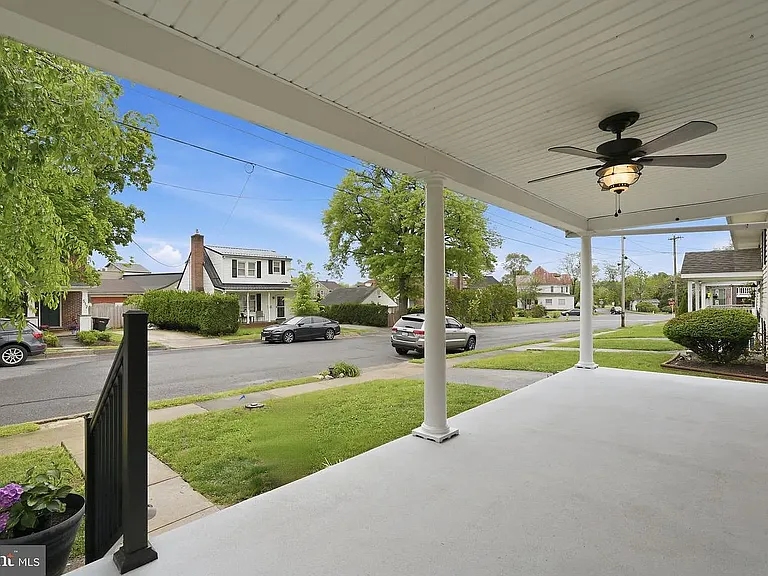 517 Dunlap St — Photo 2