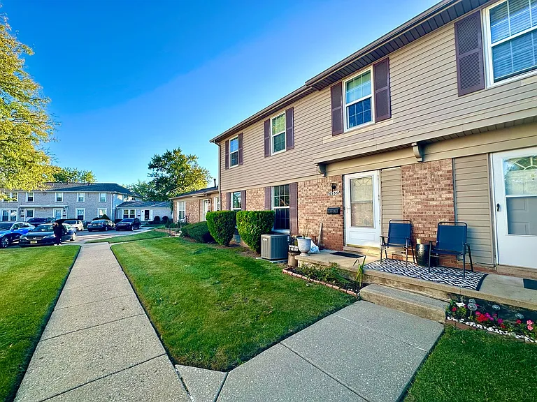 6935 Harvard Ln — Photo 2