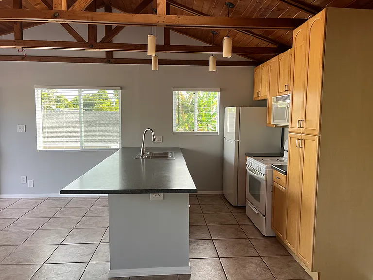 360 N Termino Ave — Photo 8