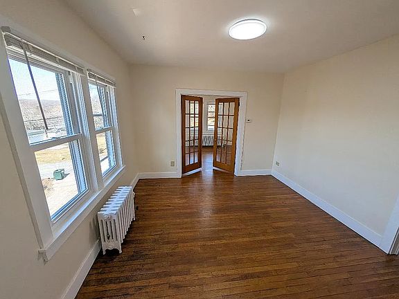 2nd image of 24 Mistuxet Ave