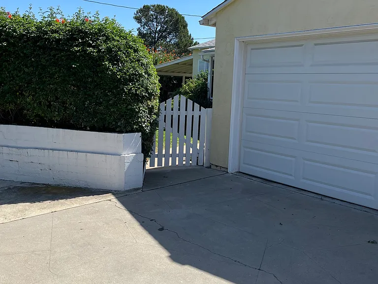 Aragon Dr — Photo 2