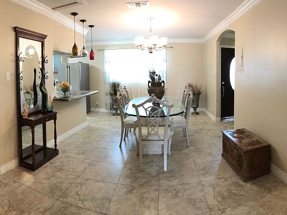 3rd image of 676 Cottonwood Cir