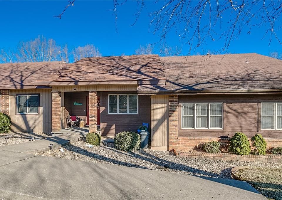 1st image of 37 Walter Dr
