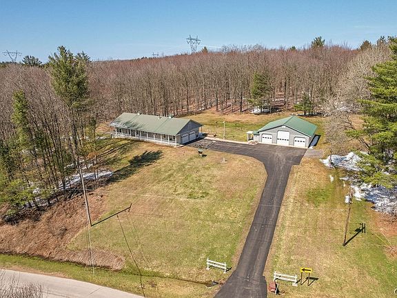 4th image of 2085 Walker Rd