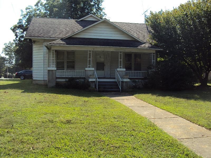 2nd image of 3123 Catawba St
