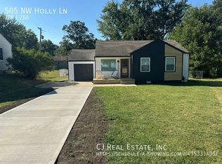 505 NW Holly Ln, Lees Summit, MO 64086