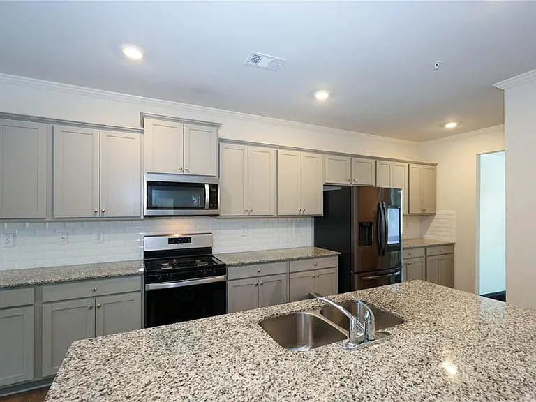 7566 Jennadee Dr — Photo 17