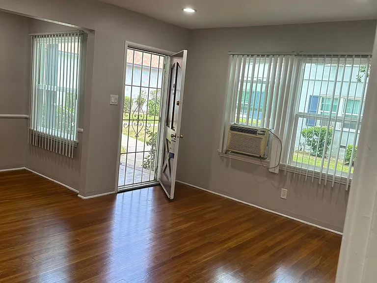 1137 E Washington Blvd — Photo 7