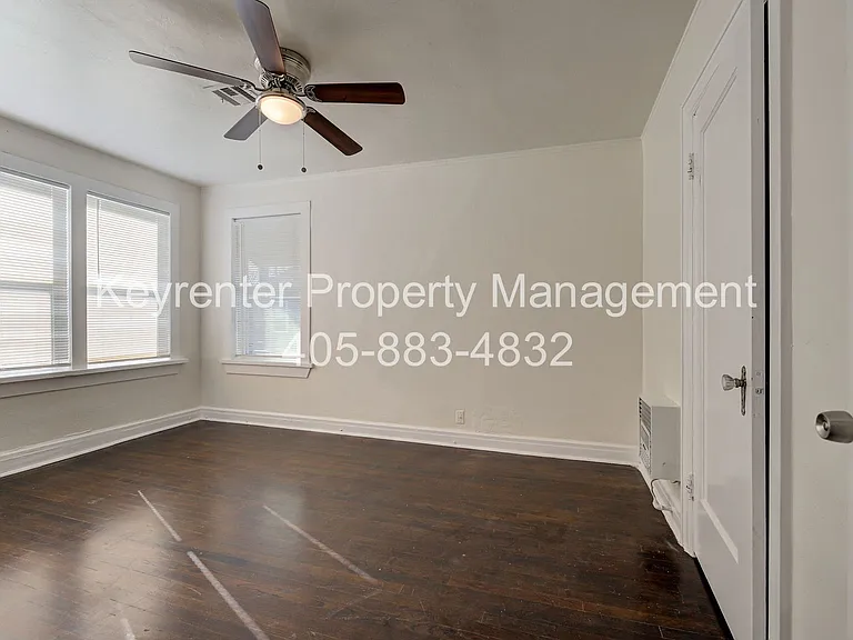 N Gatewood Ave Duplex — Photo 23