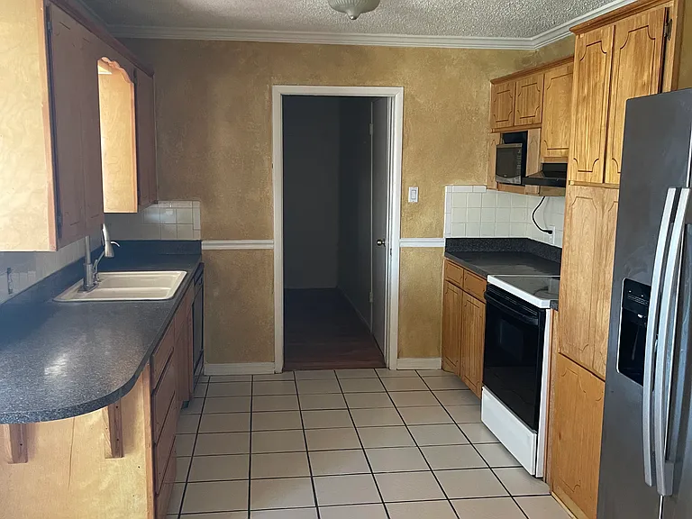 1465 Westbrook Ave — Photo 6