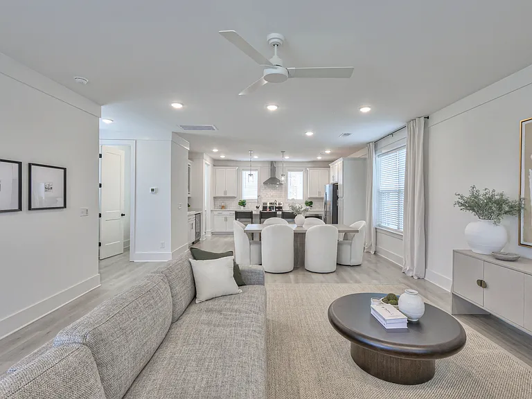 1589 Residences — Photo 43