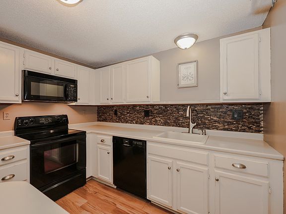 5th image of 125 Indian Rock Road