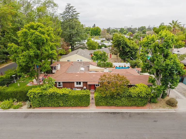 13405 Tiara St — Photo 52
