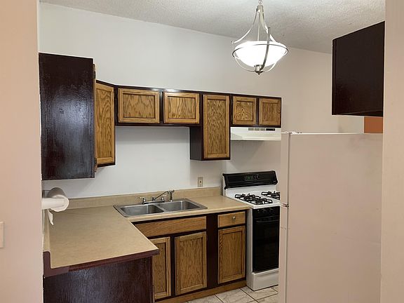 2nd image of 118 Cottage St #8