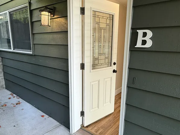 228 5th Ave APT B, Kirkland, WA 98033