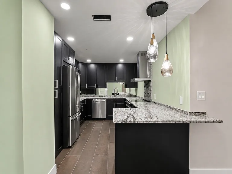 1 Beach Dr SE #1112 — Photo 6