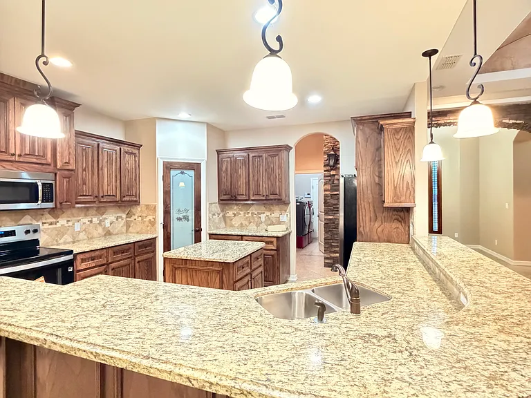 1501 Granada Cir — Photo 8