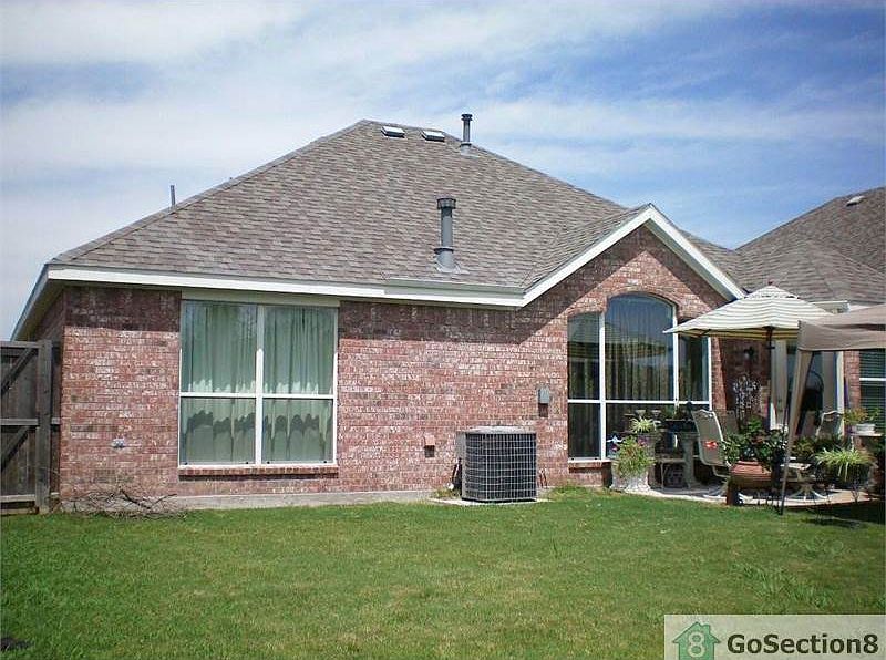 2nd image of 2201 Geneva Ln