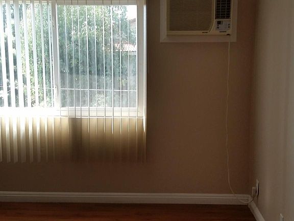 4th image of 13227 Vanowen St APT 202