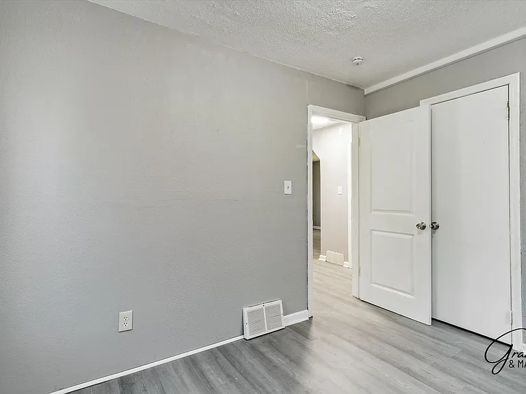 15847 Chatham St — Photo 13
