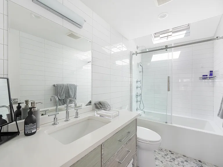 23 Landing Ln — Photo 9