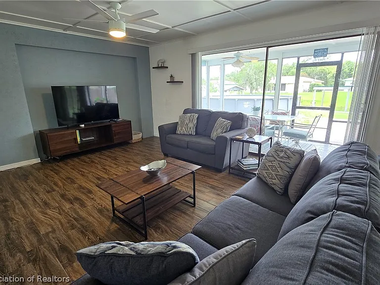 639 Killarney Dr — Photo 13