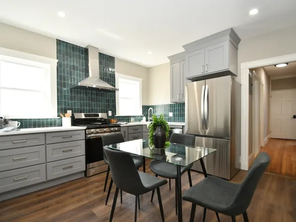 18 Lyon St Floor 3, Dorchester, MA 02122