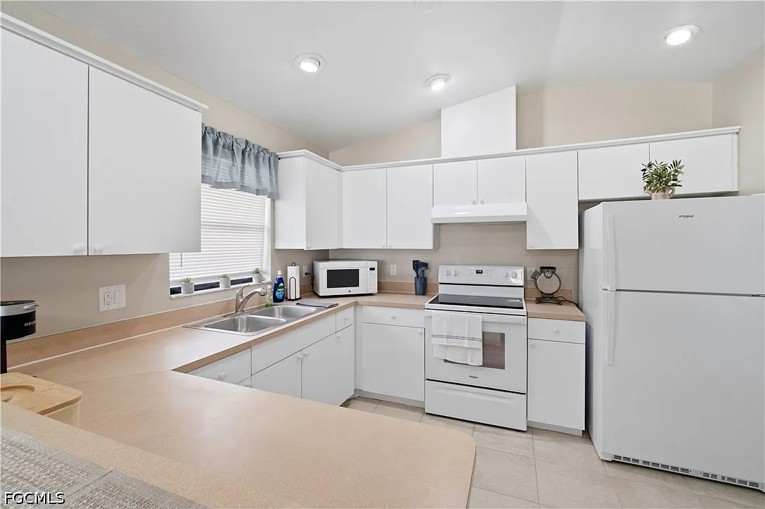 2 bed, 2.0 bath, 1053 sqft, $1,700 — Photo 4