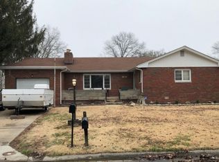 5501 Ladue Dr, Godfrey, IL 62035
