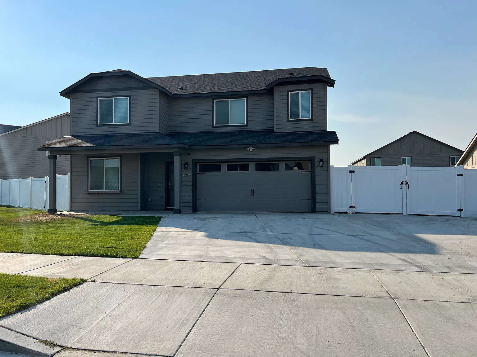 5 bed, 2.5 bath, 2277 sqft, $2,800 — Photo 2