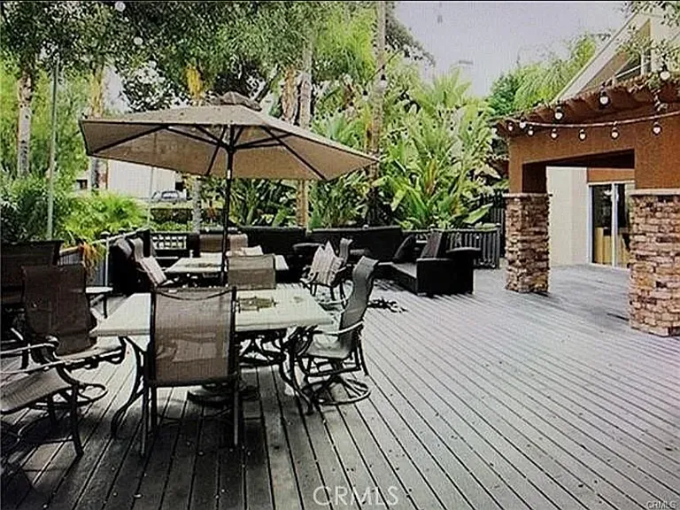 5530 Owensmouth Ave #233 — Photo 3