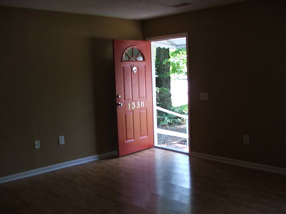 4th image of 1338 E Montague Ave