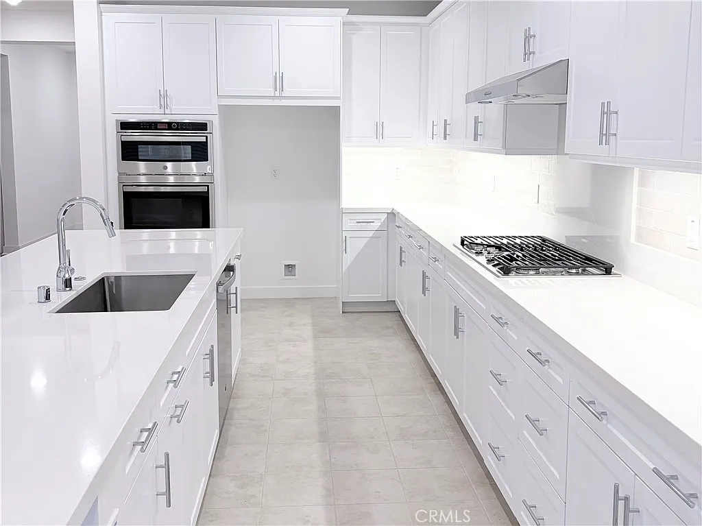 4 bed, 3.5 bath, 3141 sqft, $4,500 — Photo 3