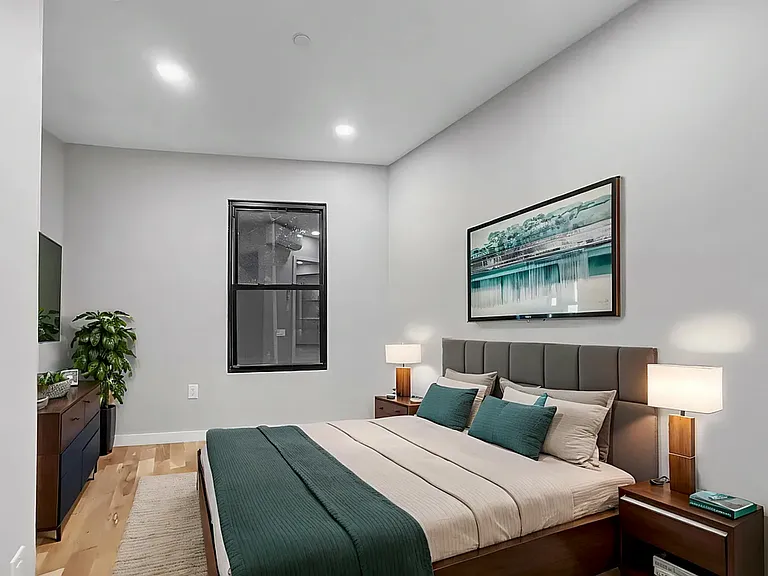 1378 Inwood Ave #101 — Photo 10
