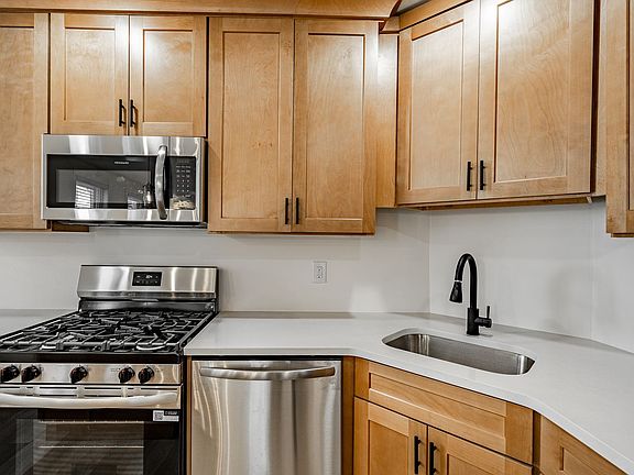 4th image of 328 W Washington St