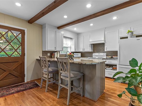 3rd image of 123 Pine Tree Drive