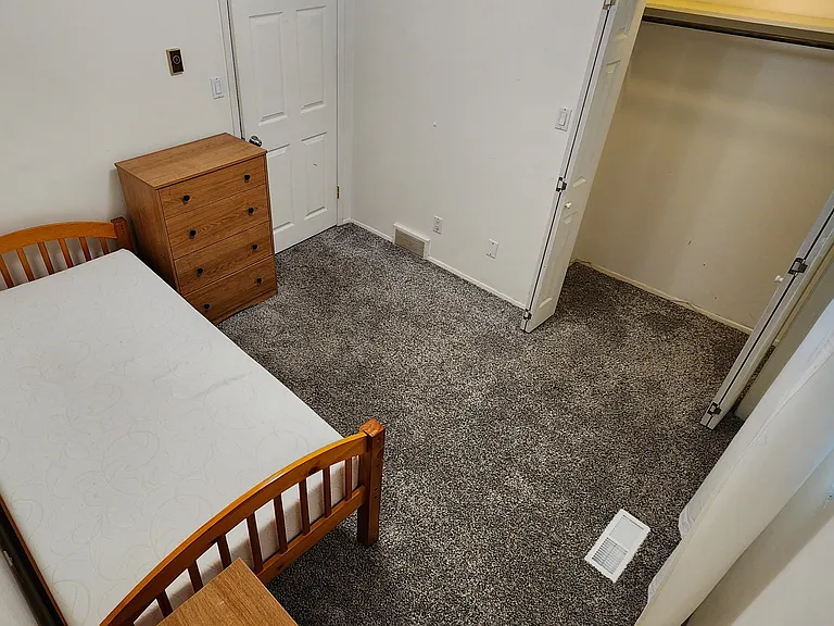 Room 3, private room. $550/mo. Available starting May 4, 2026
