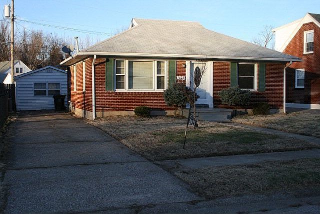 1st image of 1921 E 19th St