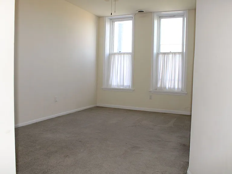 564 Race St — Photo 6