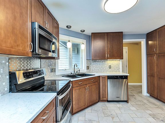 5th image of 84 Walden Pond Drive