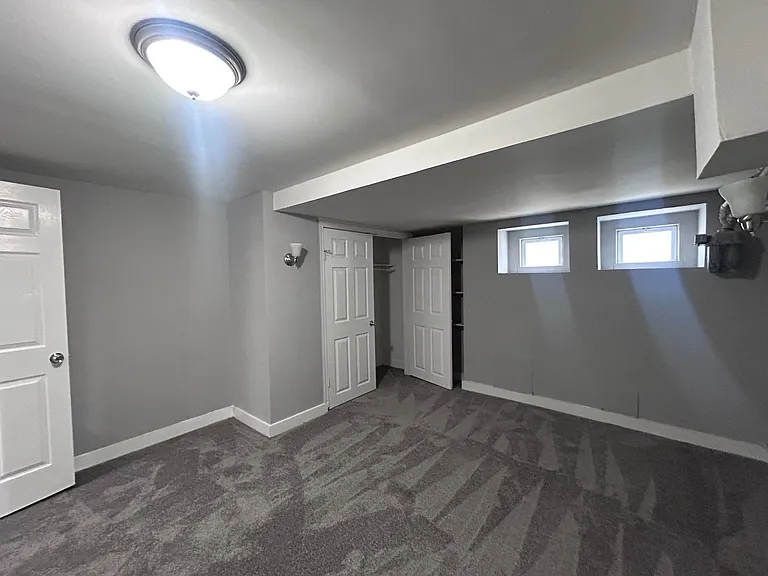 1053 N Kenwood Ave — Photo 11
